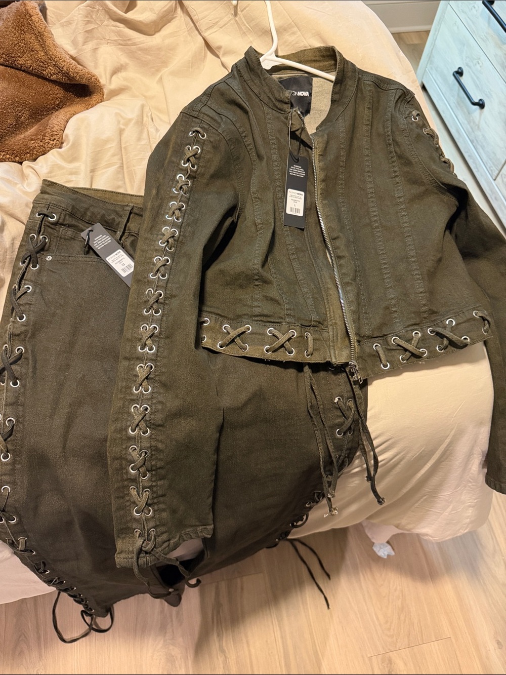 NEW NEVER WORN FASHION NOVA - Take